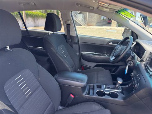Used 2018 Kia Sportage LX FWD image 19