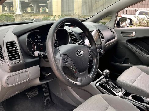 Used 2017 Kia Forte LX image 14