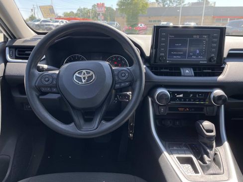 Used 2021 Toyota RAV4 LE FWD image 12