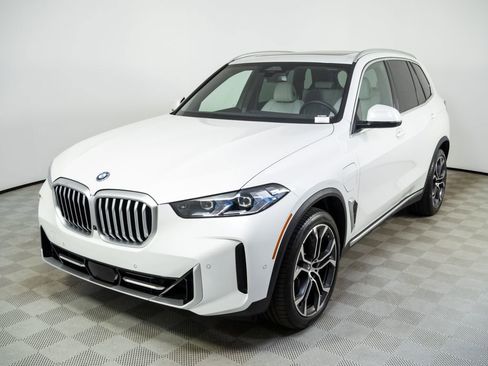 Used 2025 BMW X5 xDrive50e w/ Parking Assistance Package image 1