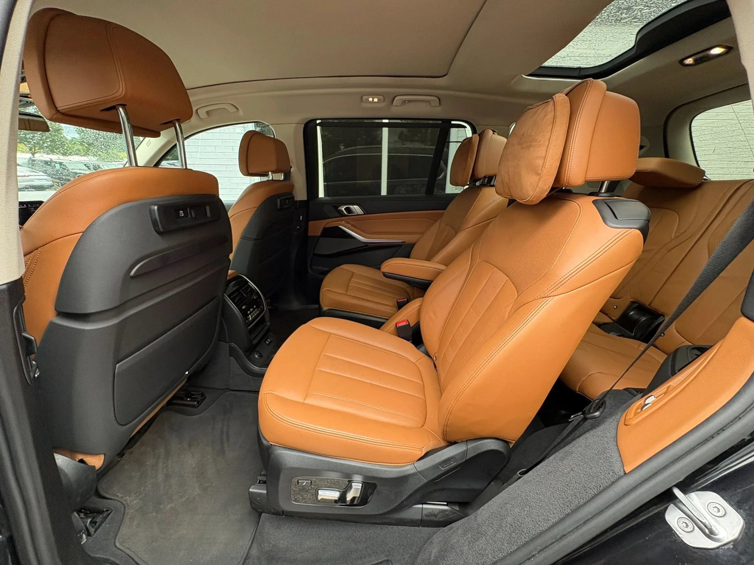 Used 2019 BMW X7 xDrive50i w/ Premium Package AWD/4WD image 38