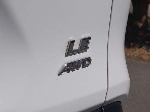 Used 2020 Toyota RAV4 LE AWD/4WD image 19