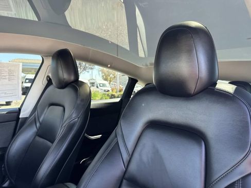 Used 2022 Tesla Model Y Long Range image 20
