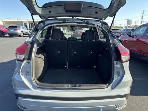 Used 2023 Nissan Kicks SR image 28