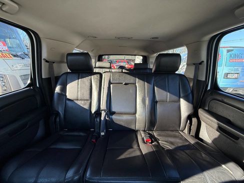Used 2014 Chevrolet Suburban LT image 20
