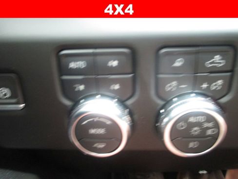 Used 2024 GMC Sierra 1500 AT4 w/ Technology Package AWD/4WD image 33
