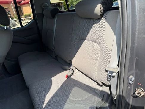 Used 2014 Nissan Frontier SV w/ SV Value Truck Package AWD/4WD image 19
