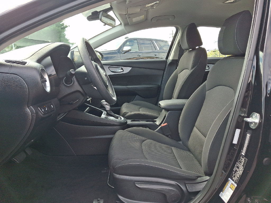 Used 2024 Kia Forte LXS w/ LXS Technology Package FWD image 16