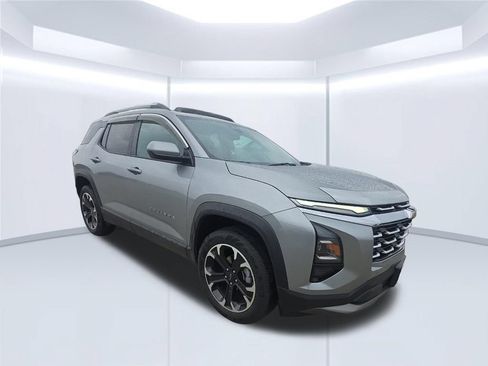 Used 2025 Chevrolet Equinox LT FWD image 44