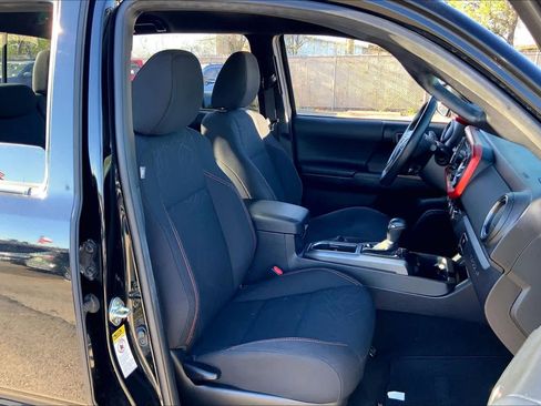 Used 2017 Toyota Tacoma TRD Off-Road w/ Tow Package (A/T) image 8