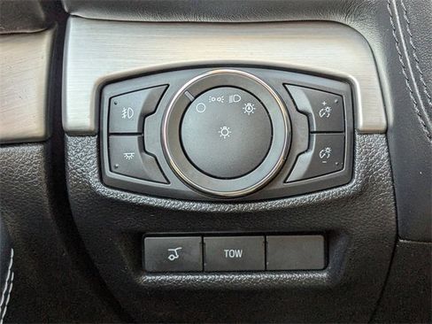 Used 2017 Ford Explorer Platinum image 30