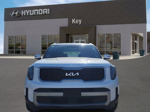 Used 2023 Kia Telluride EX w/ EX Captain's Chair Package AWD/4WD image 8