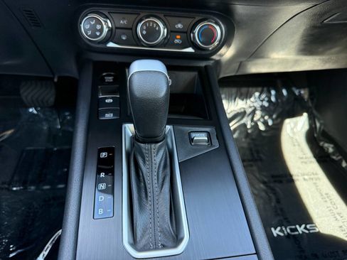 Used 2025 Nissan Kicks S AWD/4WD image 40