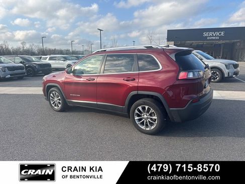 Used 2019 Jeep Cherokee Latitude Plus w/ Comfort/Convenience Group image 3