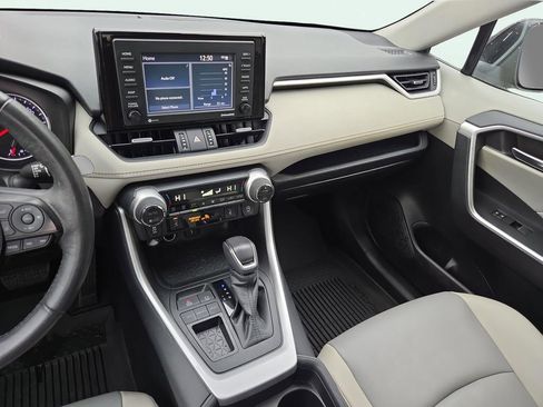 Used 2021 Toyota RAV4 XLE Premium image 23