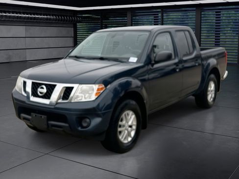 Used 2019 Nissan Frontier SV image 1