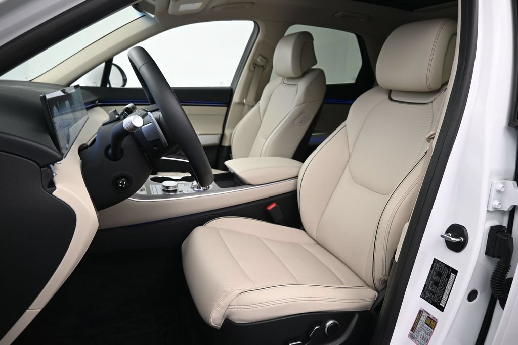 Used 2026 Genesis GV70 2.5T Advanced AWD/4WD image 5