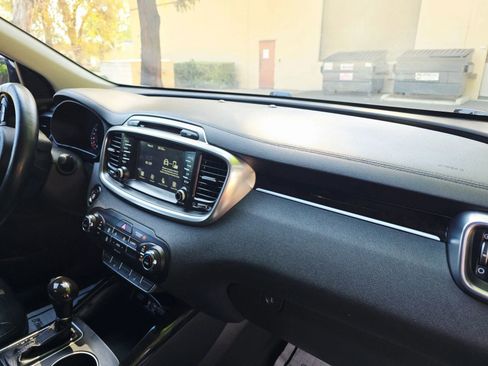 Used 2017 Kia Sorento EX FWD image 29