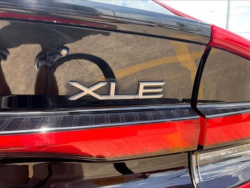 Used 2023 Toyota Prius XLE FWD image 10