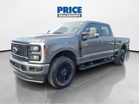 Used 2025 Ford F350 Lariat w/ Black Appearance Package AWD/4WD image 2