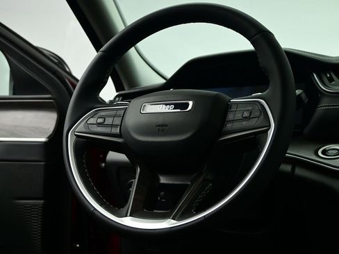 Used 2024 Jeep Grand Cherokee L Limited w/ Luxury Tech Group II image 13