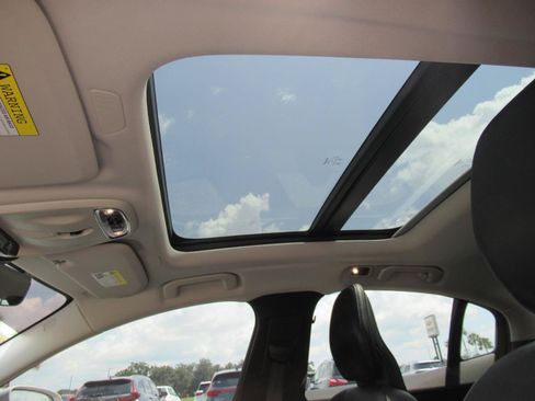 Used 2021 Volvo S60 T5 Momentum FWD image 17