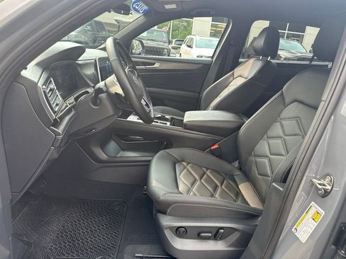 Used 2025 Volkswagen Atlas Cross Sport SE AWD/4WD image 12
