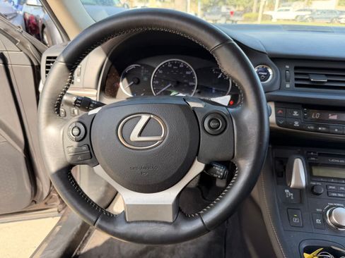 Used 2014 Lexus CT 200h FWD image 16