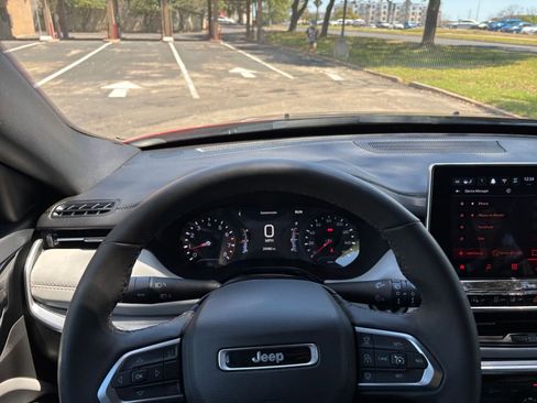 Used 2025 Jeep Compass Limited image 29