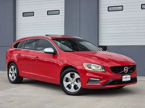 Used 2015 Volvo V60 T6 R-Design AWD/4WD image 1