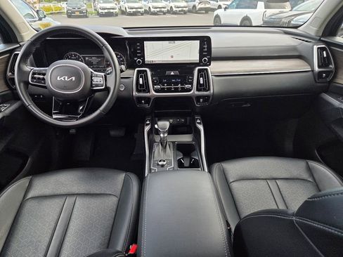 Used 2023 Kia Sorento S w/ Panoramic Sunroof Package AWD/4WD image 12