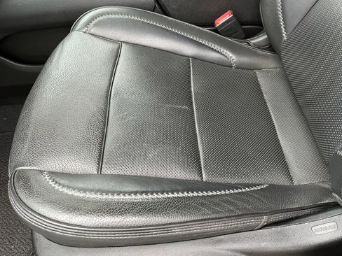 Used 2021 GMC Yukon Denali w/ Denali Premium Package image 16