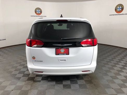Used 2023 Chrysler Voyager LX FWD image 17