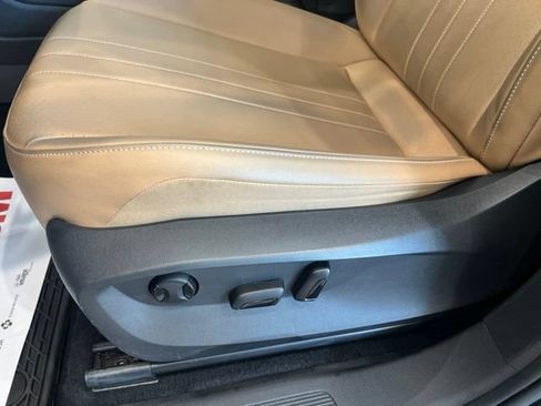 Used 2024 Volkswagen Tiguan SE AWD/4WD image 9
