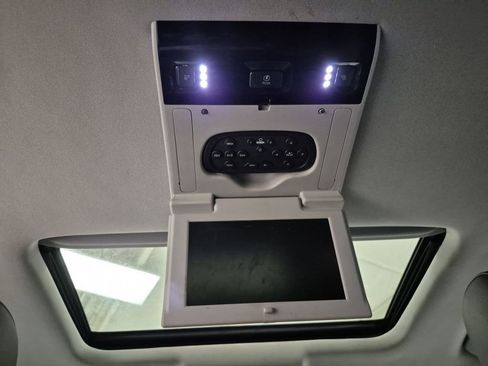 Used 2019 GMC Yukon XL SLT w/ Open Road Package image 36