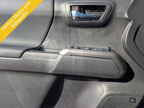 Used 2022 Toyota Tacoma TRD Off-Road w/ TRD Premium Off Road Package image 10