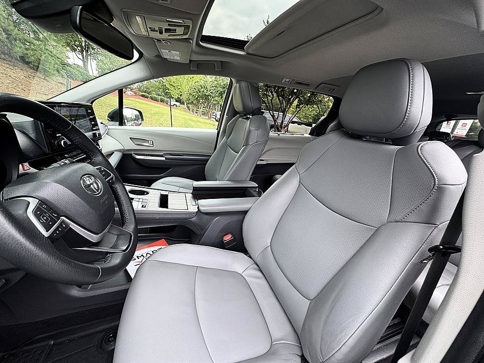 Certified 2022 Toyota Sienna XLE FWD image 11
