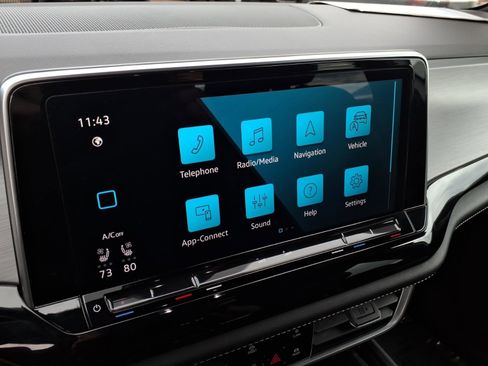 Certified 2024 Volkswagen Atlas Cross Sport SE image 29