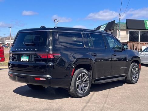 Used 2024 Jeep Wagoneer Series II w/ Flexible Seating Group image 8