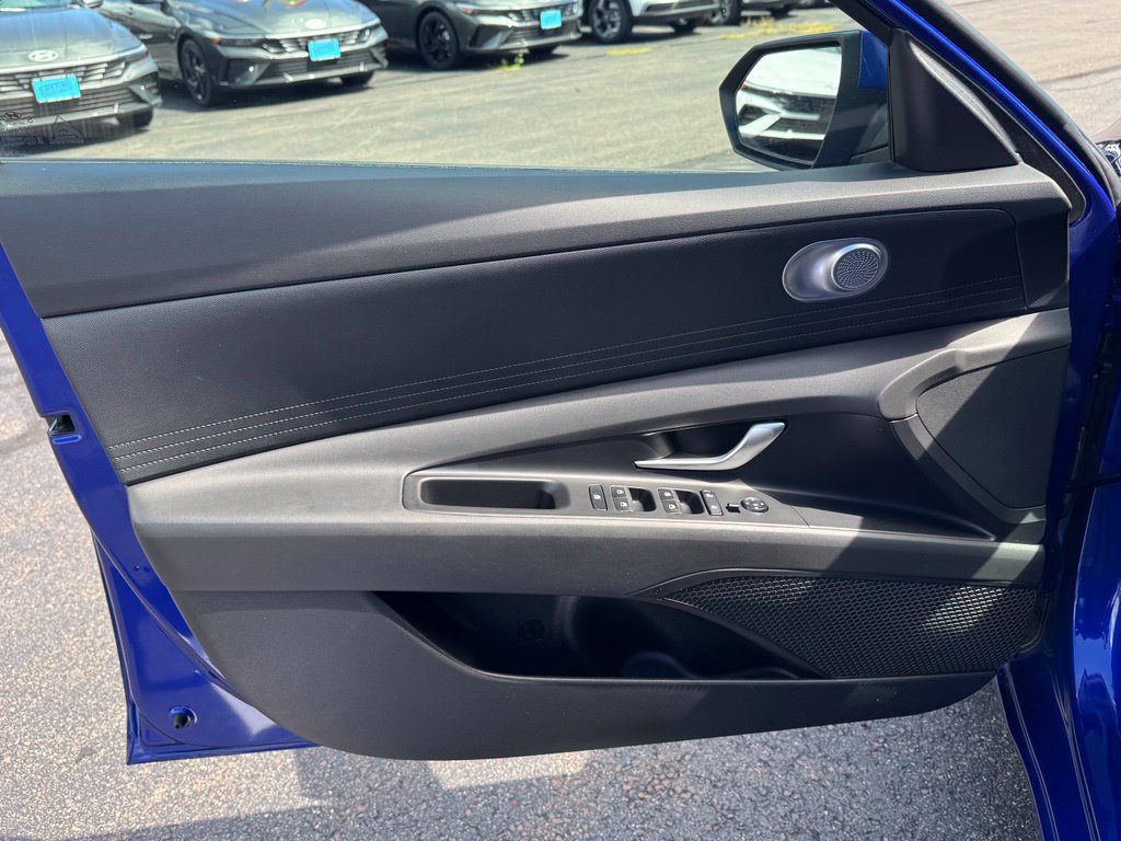 Used 2024 Hyundai Elantra SE FWD image 34