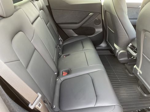 Used 2025 Tesla Model Y Long Range image 14