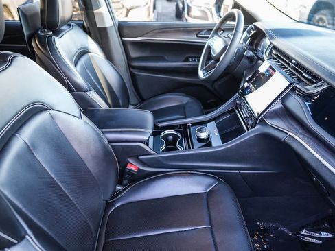 Used 2023 Jeep Grand Cherokee Limited w/ Luxury Tech Group II image 15