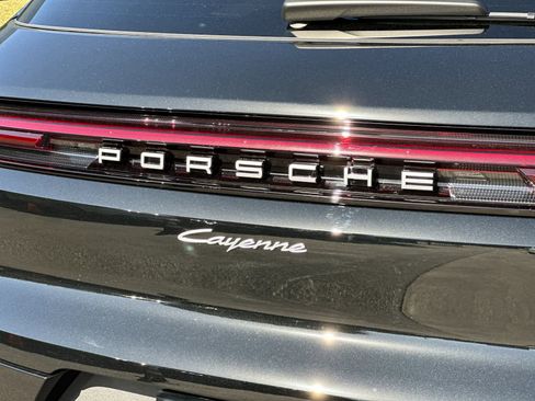 New 2026 Porsche Cayenne image 33