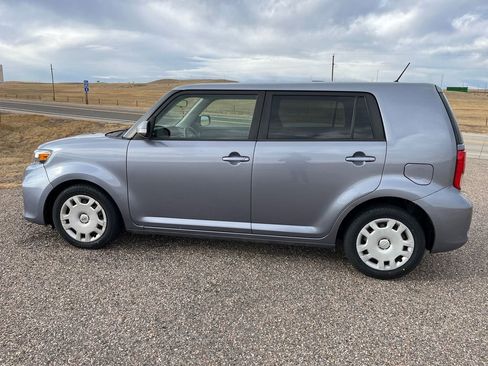 Used 2011 Scion xB image 2