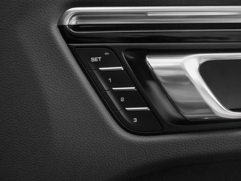 Used 2025 Porsche Macan image 19