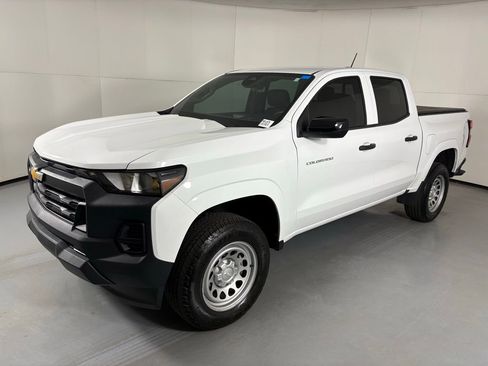 Used 2024 Chevrolet Colorado W/T w/ Safety Package image 5
