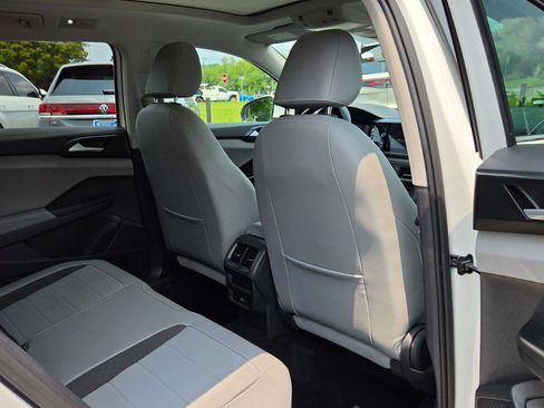 Certified 2022 Volkswagen Taos SE w/ Panoramic Sunroof Package AWD/4WD image 54