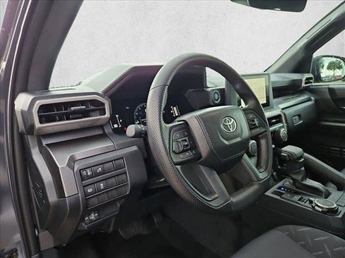 Used 2025 Toyota Tacoma SR5 AWD/4WD image 10