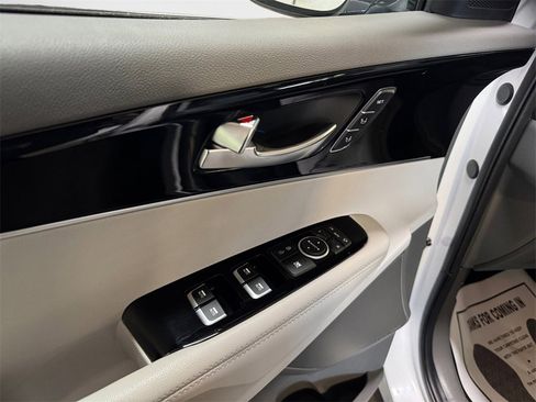 Certified 2020 Kia Sorento SX image 14