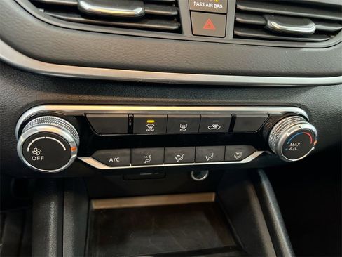 Used 2022 Nissan Altima 2.5 SV image 16